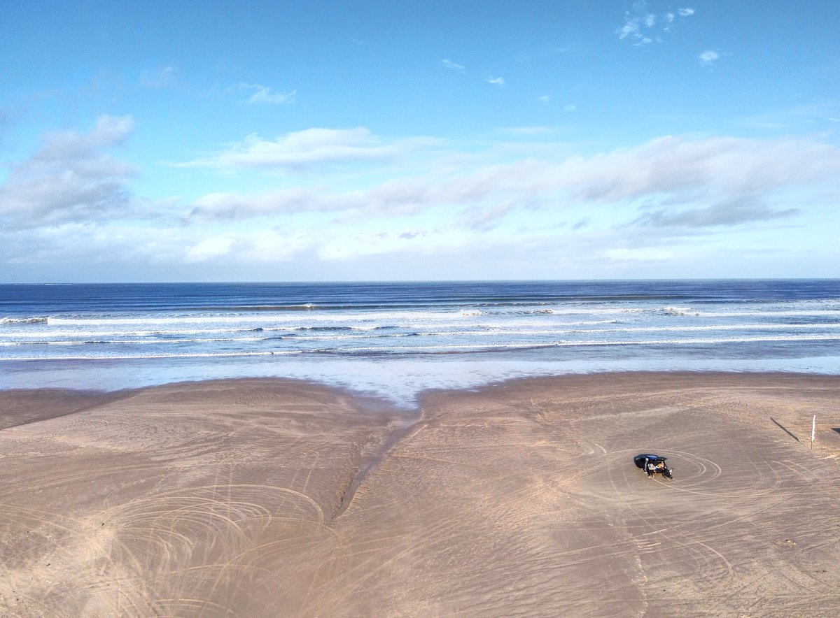 NorthAerial's tweet photo. A recent trip to Benone Strand, It was a rather breezy day. Both Pictures were taken within minutes of each other. #Benone #DronePhotography #BenoneStrand #EmbraceAGiantSpirit #Northernireland https://t.co/xEcelVP2q0