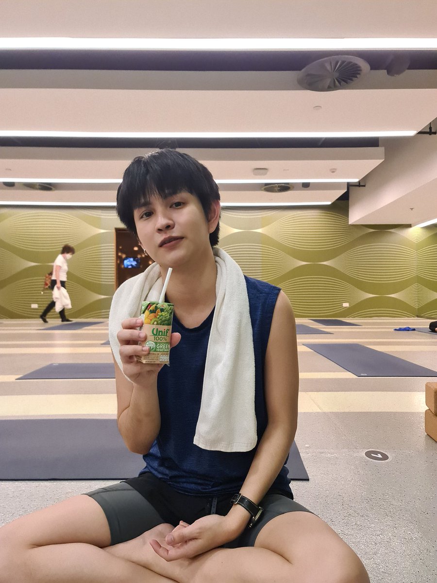 Koike_Tempei's tweet photo. ที่ผ่านมาเป็นคนท้องผูกบ่อยมากและไม่ค่อยชอบกินผักผลไม้ จนไปเจอ IceBankDiary เกิดปัญหาเดียวกัน เลยไปหาดื่ม Unif100% รสผักใบเขียวแบบเค้าดู รสชาติคือดื่มง่ายไม่แย่สำหรับคนเกลียดผักแบบเรา ใช้ยูนิฟ100%เป็นตัวช่วยเติมผักได้ทุกวันเลย #Clubhealth #Unifhealthwallet https://t.co/2j0O6vkvB9