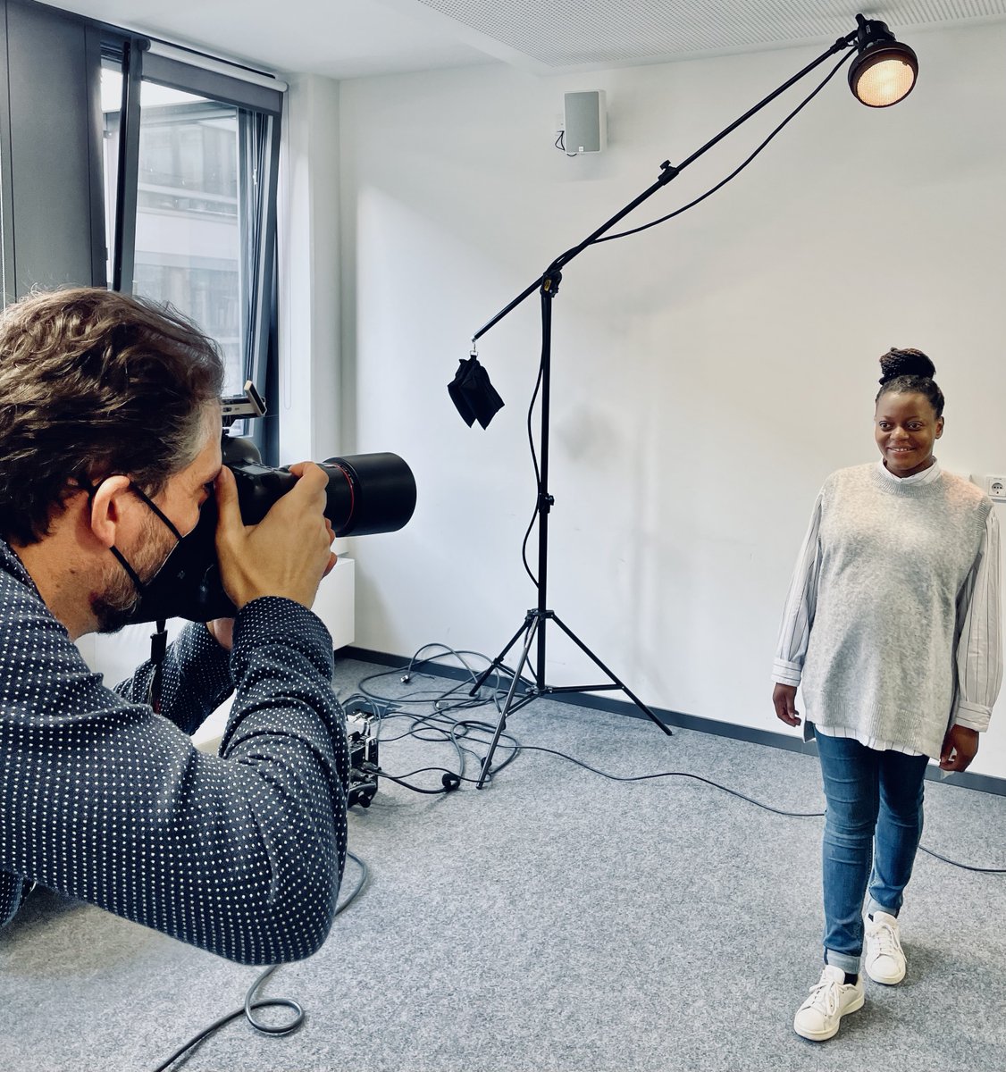 Ein #Blick hinter die Kulissen: Fotograf Philipp Ottendörfer ist wieder bei uns im Einsatz und fotografiert für die #SFB1288-Website &amp; die neue #Broschüre.
Hier im Fokus: Mathilde Ackermann, assoziierte wiss. Mitarbeiterin, Teilprojekt F01 "(Welt-)Ordnungen und Zukunftsentwürfe".