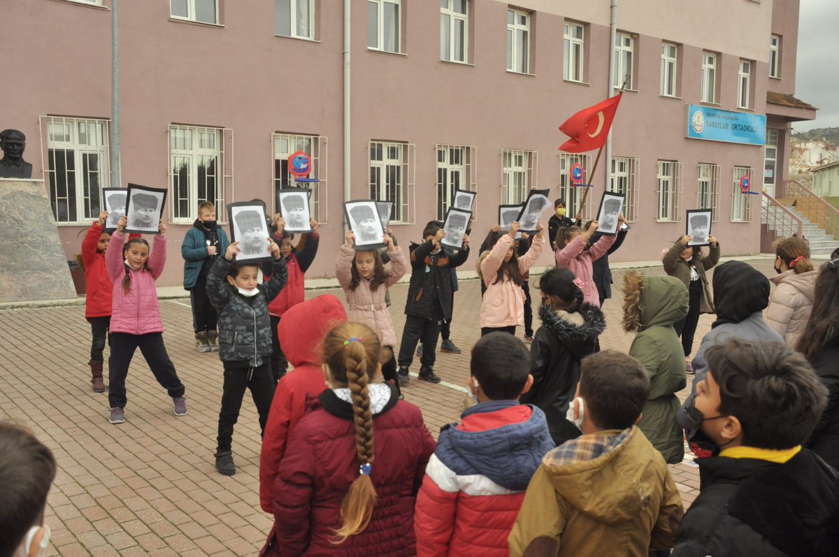 SaraylarM's tweet photo. Her 10 Kasım'da 
Minnet ve Şükranla ... https://t.co/cWtIbbuoEr