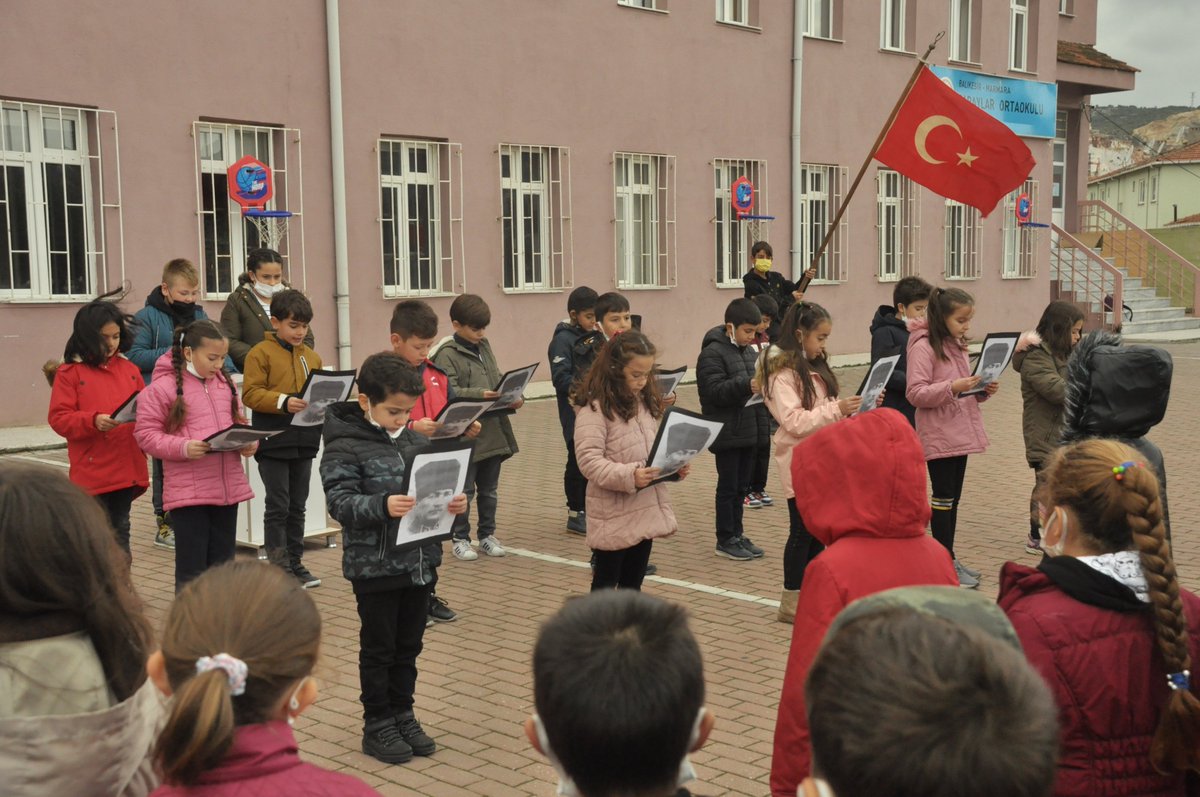 SaraylarM's tweet photo. Her 10 Kasım'da 
Minnet ve Şükranla ... https://t.co/cWtIbbuoEr