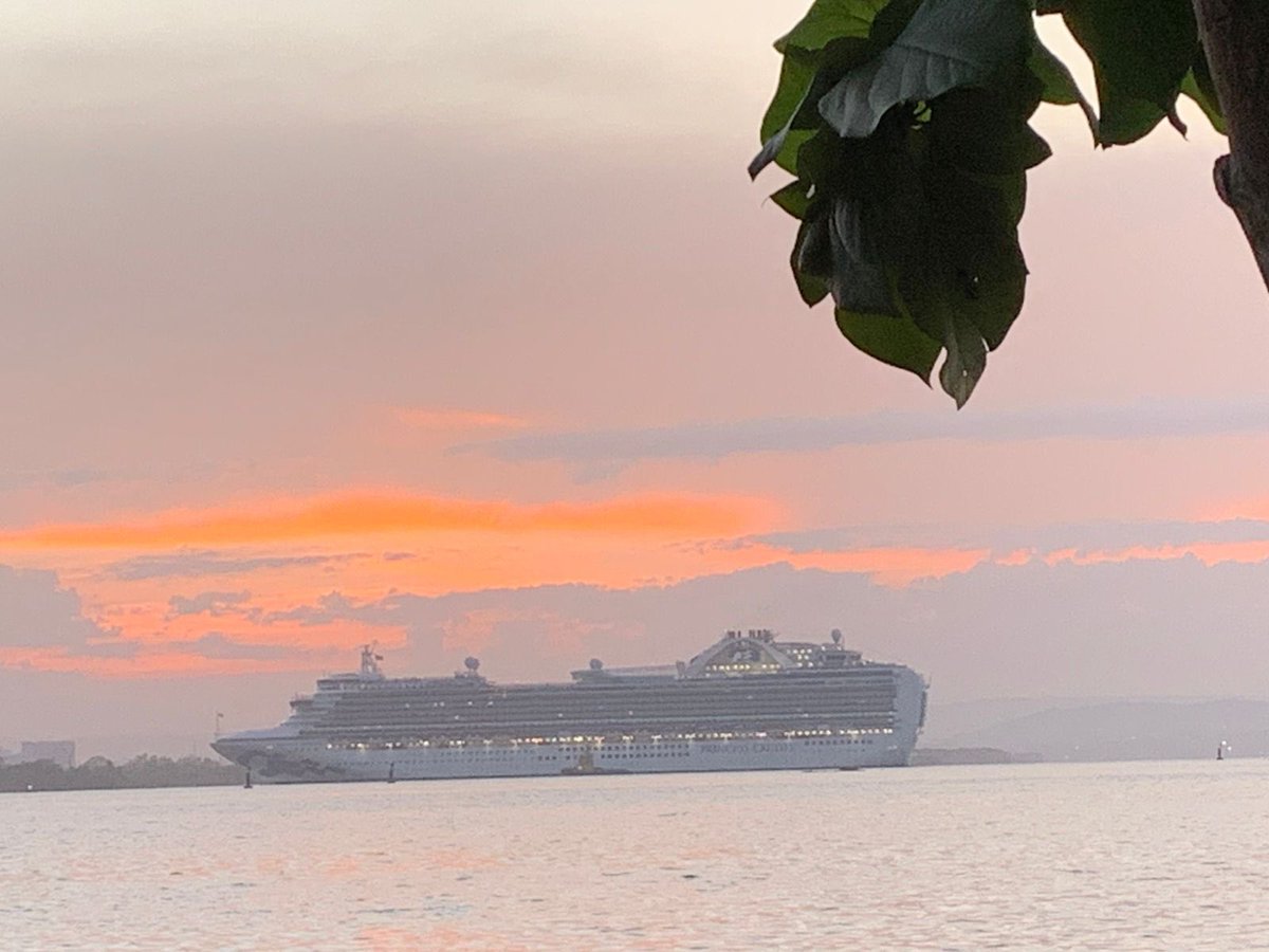 RamondelCastil7's tweet photo. Qué alegría ver que ya están regresando los cruceros a Cartagena; llegarán mientras la bahía siga siendo navegable; espero que las obras del canal del dique se agilicen, antes de que los cruceros no puedan llegar por la sedimentación que llega a diario. https://t.co/q9jOO8UJz0