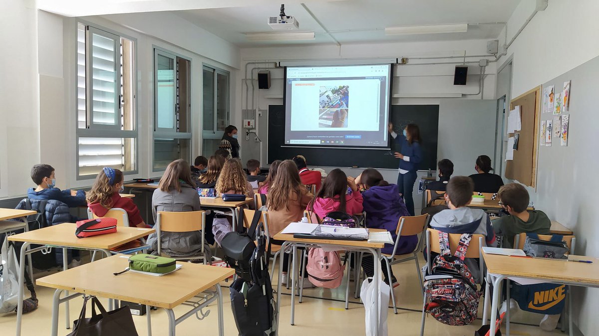 PallarsJove's tweet photo. 🙌🏻Avui acabem les sessions informatives sobre l’#ofijove a l’ @ins_tremp. Molt contentes per l’acollida i les propostes que ens traslladen l’alumnat del #pallarsjussà. Gràcies sou🔝💙 https://t.co/3GwpuOE26q