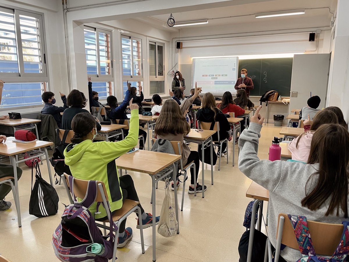 PallarsJove's tweet photo. 🙌🏻Avui acabem les sessions informatives sobre l’#ofijove a l’ @ins_tremp. Molt contentes per l’acollida i les propostes que ens traslladen l’alumnat del #pallarsjussà. Gràcies sou🔝💙 https://t.co/3GwpuOE26q