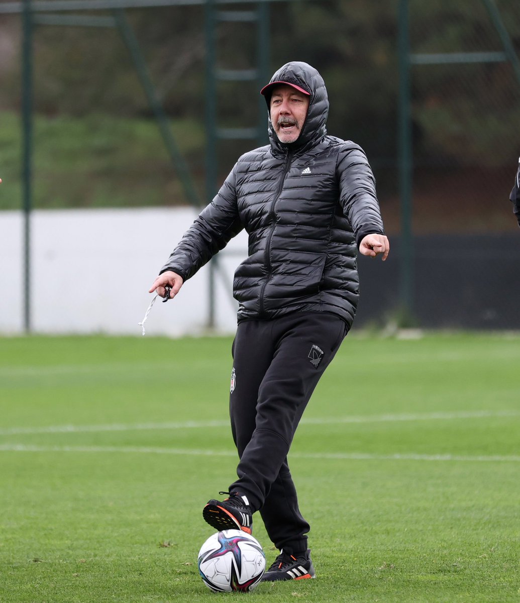 Besiktas's tweet photo. Beşiktaşımız, Aytemiz Alanyaspor maçı hazırlıklarına bugün yaptığı antrenmanla devam etti. 🦅

#ALYvBJK | #BoğazınKartalı https://t.co/IiH04duP89