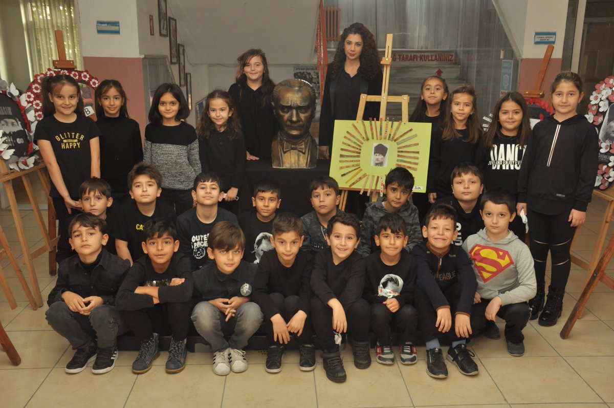 SaraylarM's tweet photo. Her 10 Kasım'da
Minnet ve Şükranla ... https://t.co/GXNvBVXz7e