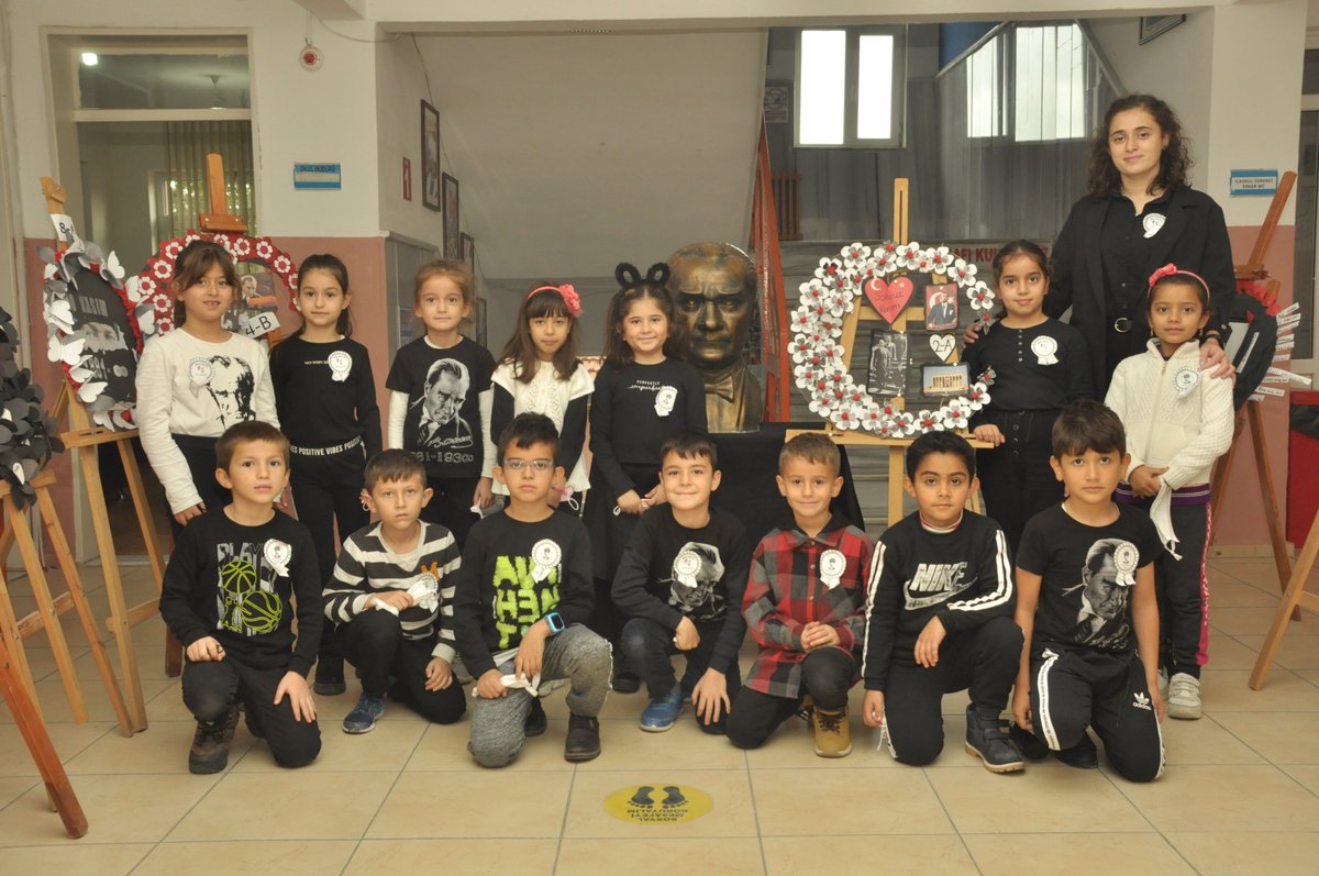 SaraylarM's tweet photo. Her 10 Kasım'da
Minnet ve Şükranla ... https://t.co/GXNvBVXz7e
