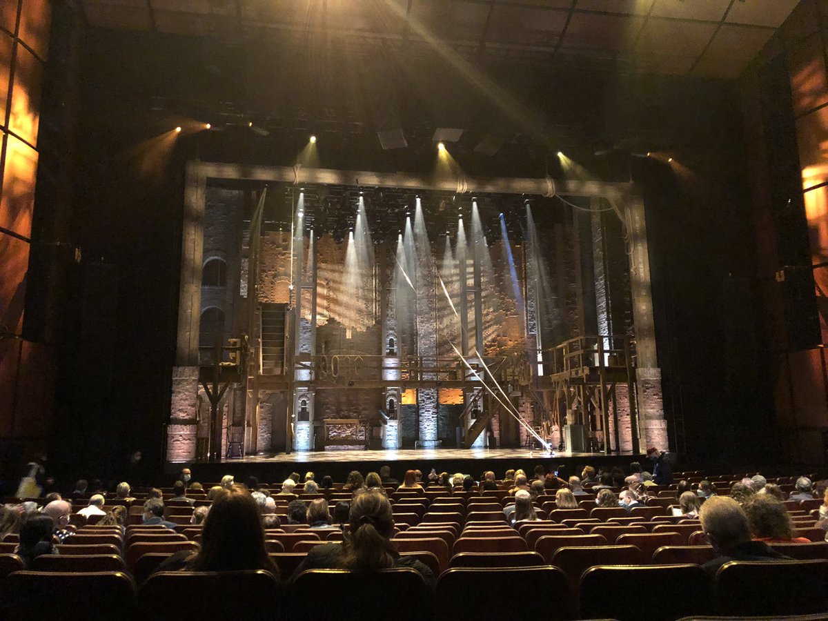 yuyewu's tweet photo. So good to finally be at the theatre after so long! Who knew you can actually win @HamiltonMusical @TodayTixAU lottery tix. Loved the diverse cast #lookaroundlookaround https://t.co/CtxQVy6wOB