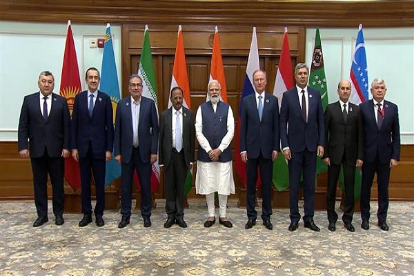 JagbaniOnline's tweet photo. 7 ਦੇਸ਼ਾਂ ਦੇ ਸੀਨੀਅਰ ਸੁਰੱਖਿਆ ਅਧਿਕਾਰੀਆਂ ਨੇ PM ਮੋਦੀ ਨਾਲ ਕੀਤੀ ਮੁਲਾਕਾਤ
https://t.co/aWp987GBUf
#NarendraModi #SecurityOfficials #Meet #Nationalnews #Jagbani https://t.co/M0V3OcDcSw