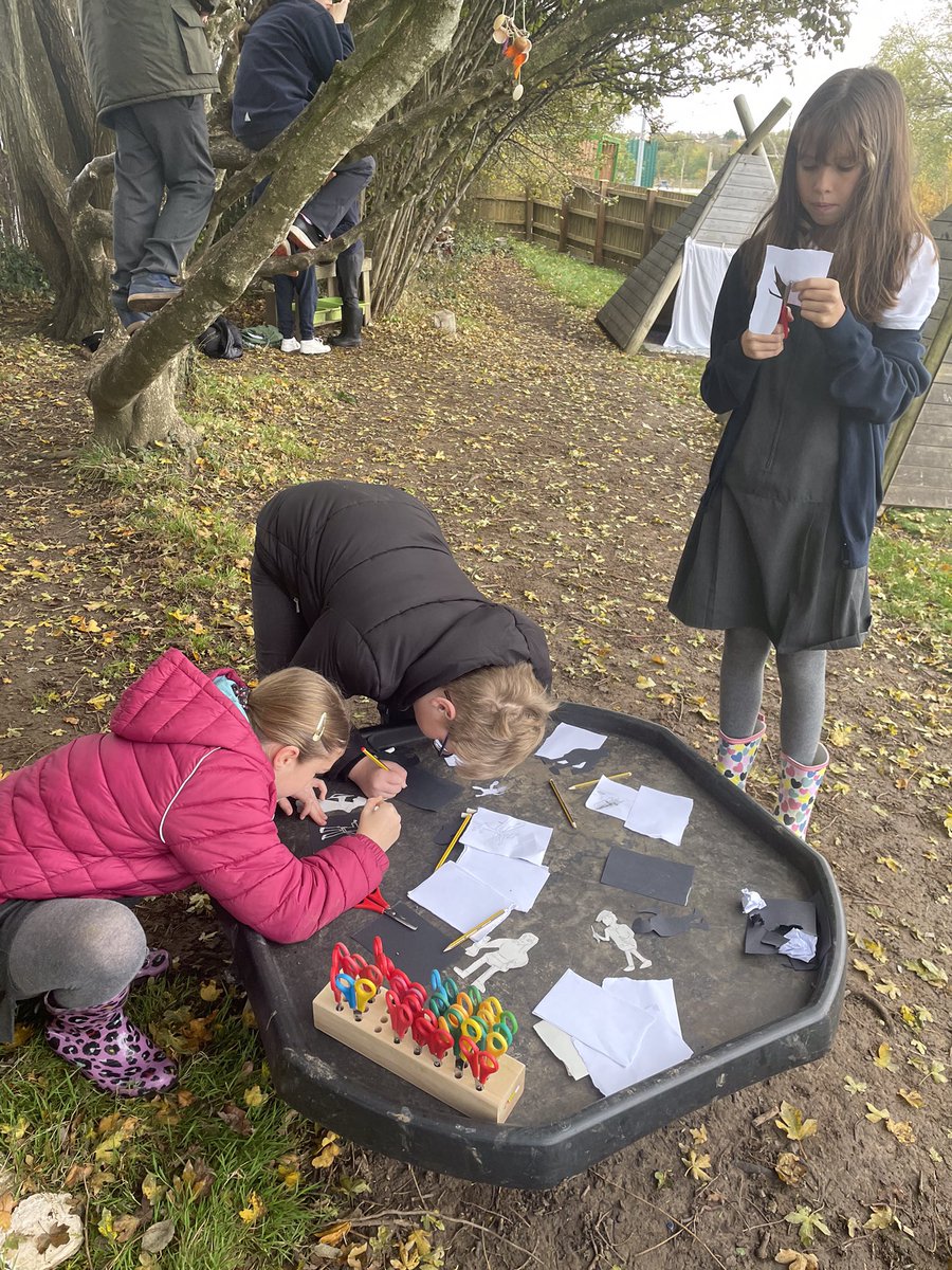ysgolyddraig's tweet photo. #hafren #hci #walkinthewild Our grand finale of Robin Hood in Forest school making targets using Japanese Hama Zome printing, making shadow puppets to retell the story of Robin Hood and recreating our favourite scenes using role play https://t.co/pWKsFDd6iI