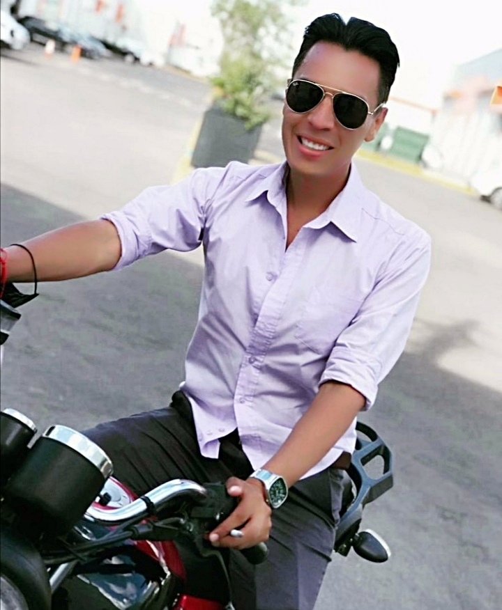 JCRocher4's tweet photo. La vida es prueba y error... Perfecto no soy... ¿Quién lo es?... Sólo Dios... 🇺🇲🇲🇽🏳️‍🌈🤺🌎🔝👑🕰️💫🦋♍😎
#mexico #usa  #spain #italy #canada #france #monterrey #russia #borderboy #Querétaro #gayboy #maleballetdancer #leballetrocher #bolshoiballet #fitnessboy #iamnotanangel https://t.co/27yDNsvy0q