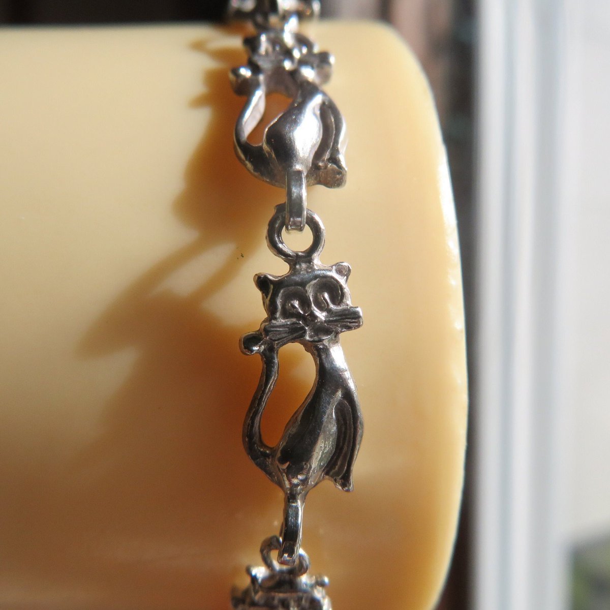 sobertj's tweet photo. Thanks for the great review Joan K. ★★★★★! https://t.co/s7uE5XG1d8 #etsy #silver #specialtychains #no #women #yes #lobsterclaw #artnouveau #excellentcondition #925mywaybracelet https://t.co/rkHh6sDw88