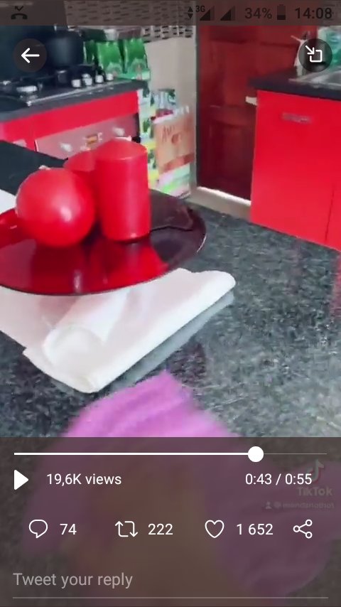 Tory_RSA's tweet photo. @MandzNotHot @HlatseMoja Batong, no wonder😂😂😂 https://t.co/2NvAGPJ9Ks