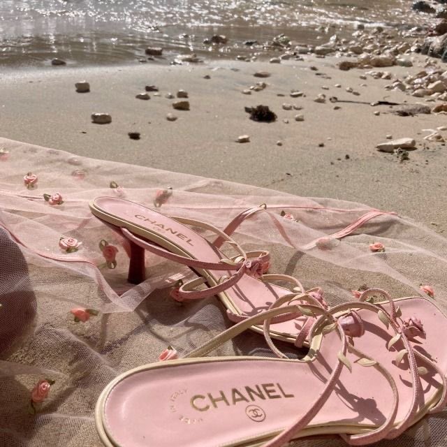 blusmarine's tweet photo. these chanel sandals are all i need to be happy https://t.co/foJ1Jpe9zK