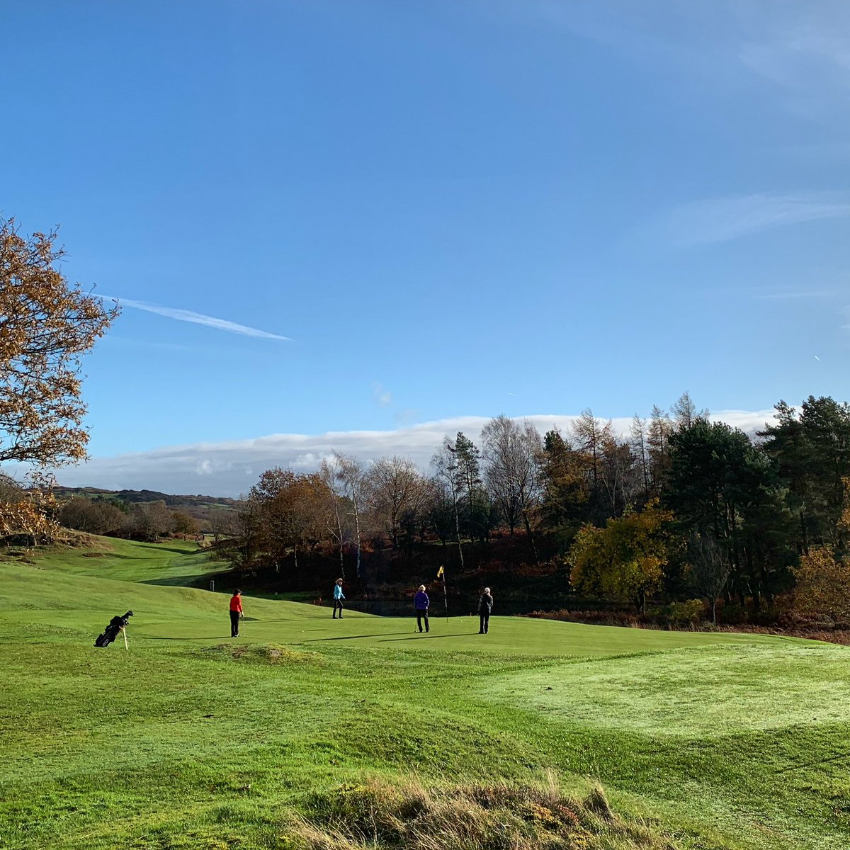 WindermereGolf's tweet photo. ☀️ Great to see a busy course with the Ladies enjoying the best of the conditions for their competition this morning. 🏌🏽♀️
#golf #sun #ladiesgolf #wednesday #autumn #lakedistrict #windermere #morning #greattobeout #blueskies https://t.co/P8FUgUgTX9