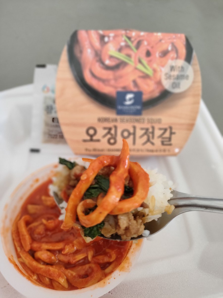 Chi65299912's tweet photo. ของอร่อยกินกับอะไรก็อร่อย ซื้อจากฟู๊ดฮอลล์ลาดพร้าว พาไปเที่ยวดอยอ่างขางมาด้วย กินกับกระเพราหมูเผ็ดๆฟินมากๆ รักทั้งคู่เลย แต่ก็ต้องเลือกสินะ งั้นอยู่
#TeamEarth ละกันน้าา
#SeaMeNOWGame https://t.co/nbTbJohPuE