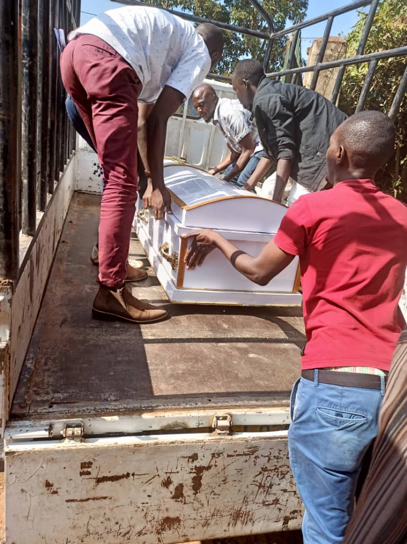 HonKakembo's tweet photo. My late mother begins the journey to her final resting place in Singo, Wabinyira Village. She will be laid to rest tomorrow at 2pm

For those travelling from Kampala, drive 42 miles along Hoima road &amp; turn right opposite Nakwaya SSS. Wabinyira is 2km off the highway. #RIPMaama 🙏 https://t.co/DdreQzadjs