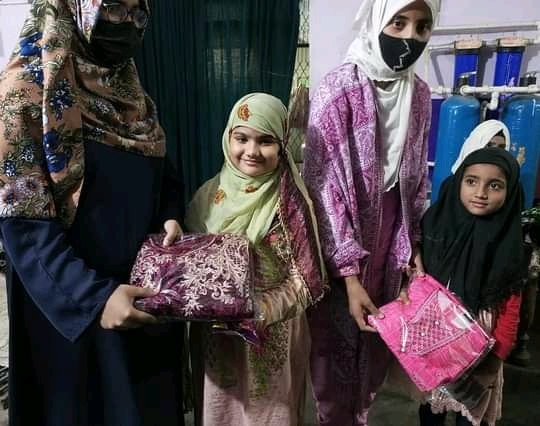 MSMsisNP's tweet photo. #MSM_Sisters : Jhelum

Socio Welfare Society MSM Sisters Jhelum visited Old age Home &amp;  Orphanage "Apna Ghar Jhelum" 
Mrs.Zain ul Abidin(President MWL Jhelum &amp; Ms. Rubina Kausar(Nazima Alhidayah Jhelum) were also joined.
#MSMsisNP https://t.co/Q884J9xhvZ
