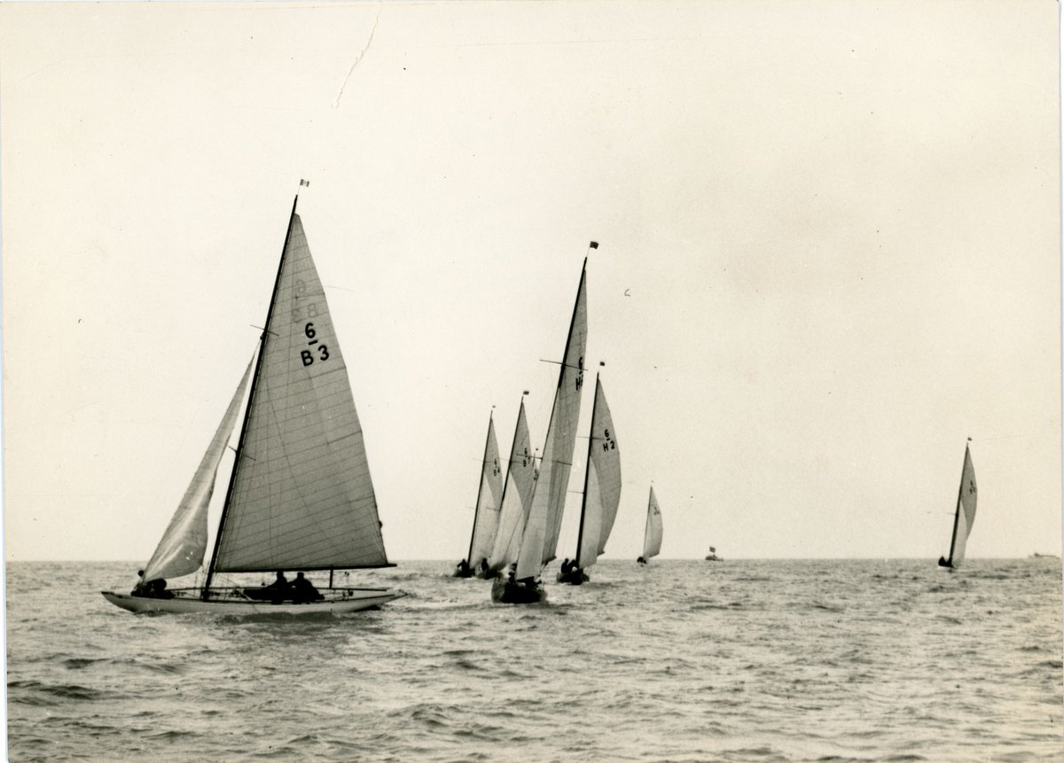 📣New blog! 📣

This photo of #SixMetres racing in the 1920s prompted an unplanned research project. We recognised most of the boats, but where had H2 come from??

Our archivist explains how this image led to us finding three previously unlisted Sixes. tinyurl.com/m92n54wj