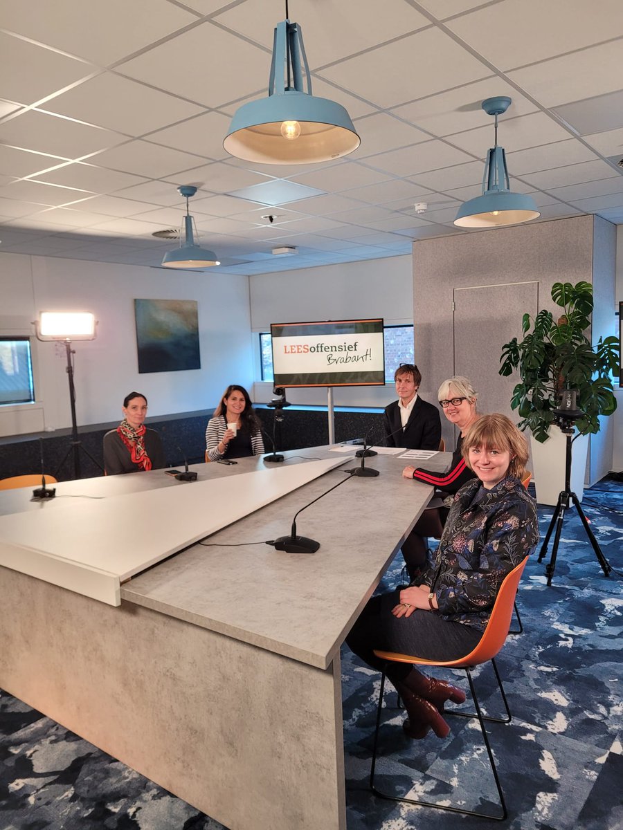 Om 15.00 uur start de bijeenkomst Lezers maak je SAMEN! - aan de slag met een ambitieuze leesaanpak in het mbo. Bedoeld voor mbo-scholen, gemeentes en bibliotheken. 
Wij zijn er klaar voor, tot zo!
Programma en aanmelden via bit.ly/3c0F9bs