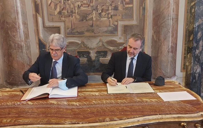On 10 November 2021, the Kingdom of Spain signed the Luxembourg Rail Protocol of the Cape Town Convention at a signing ceremony held at the UNIDROIT Headquarters in Rome. Learn more at bit.ly/3n11kEA #CapeTownConvention #RailProtocol #Spain