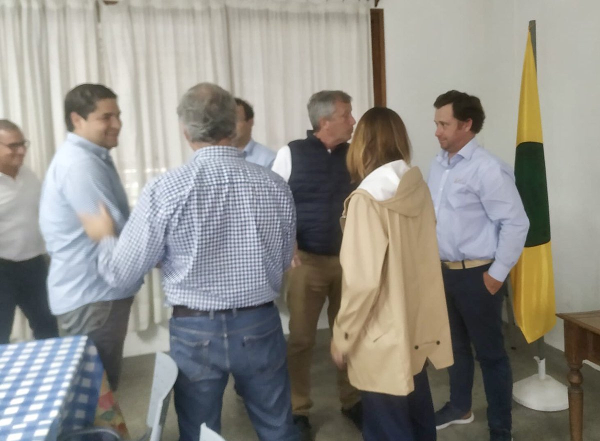 NachoPalaciosOK's tweet photo. Recibimos a @monzoemilio, candidato a Diputado Nacional por nuestro espacio. Intercambiamos ideas, proyectos y visiones sobre nuestra región. Visitamos la Sociedad Rural y conversamos con vecinos que se acercaron. Muchas Gracias Emilio por tu visita. Ahora #Juntos! https://t.co/NMg8RHhl4b