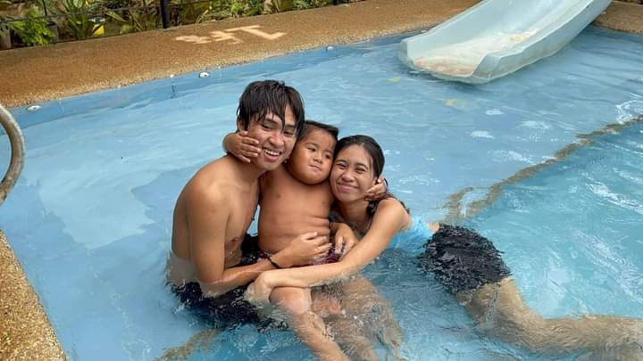 TeamKenYen's tweet photo. A day with Coco. 
Cute talaga ni coco 🥰♥️
#kenyen https://t.co/4VPfDP5hOU