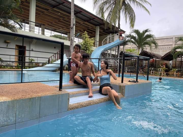 TeamKenYen's tweet photo. A day with Coco. 
Cute talaga ni coco 🥰♥️
#kenyen https://t.co/4VPfDP5hOU