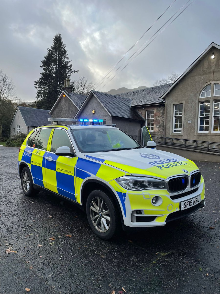 PSOSRoads's tweet photo. #LRPU were carrying out a speed check near to @ArrocharPS and then spoke with the nursery pupils who are currently learning about the emergency services. Please be mindful of your speed. Going above the limit could net you 3 points &amp; £100 fine. 

#SlowDown https://t.co/Y6LhdB4hI2