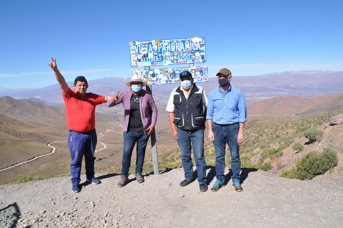 CarolinaMoises's tweet photo. Con los hermosos paisajes del Zenta como marco y una cultura milenaria en agricultura, artesanias y tejidos, los jóvenes candidatos de la #Lista209 de @ArribaJujuy que encabeza Alberto Tolay proyectan un futuro para #PalcadeAparzo en la #QuebradadeHumahuaca en #Jujuy↘️ https://t.co/GlxYGVnv9X