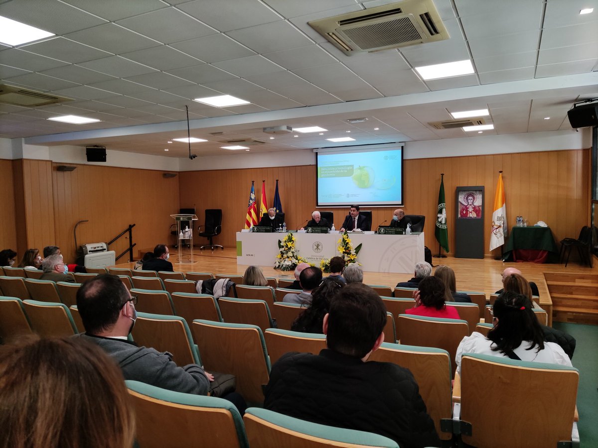 Clausuramos el III Congreso Internacional Pobreza y Hambre celebrado en la <a href="/UCV_svm/">Universidad Católica de Valencia</a>. Un reto, el de erradicar la pobreza, al que estamos llamados también desde la investigación y el trabajo que surge de la Universidad