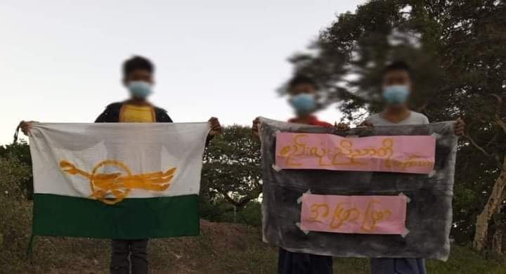 pzl_jourlm's tweet photo. To establish Myanmar Federal Democratic Union , student activists of #WatLet town staged a fight for democracy against the military dictatorship .
#Nov10Coup
#WhatsHappeningInMyanmar https://t.co/a6LePu4DMb