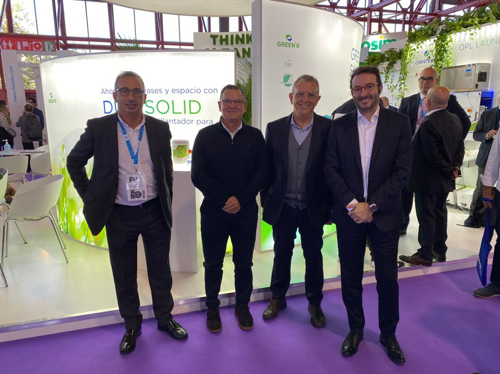 Hoy estamos en #Hygienalia2021 visitando el stand de la división de #HigieneProfesional de CHRISTEYNS en España.
📍 Stand B2→ Bajo el lema #ThinkSafeCleanGreen se presentan todas las novedades en higiene de alto rendimiento y respetuosas con el medio ambiente.

 #FeelOurPassion