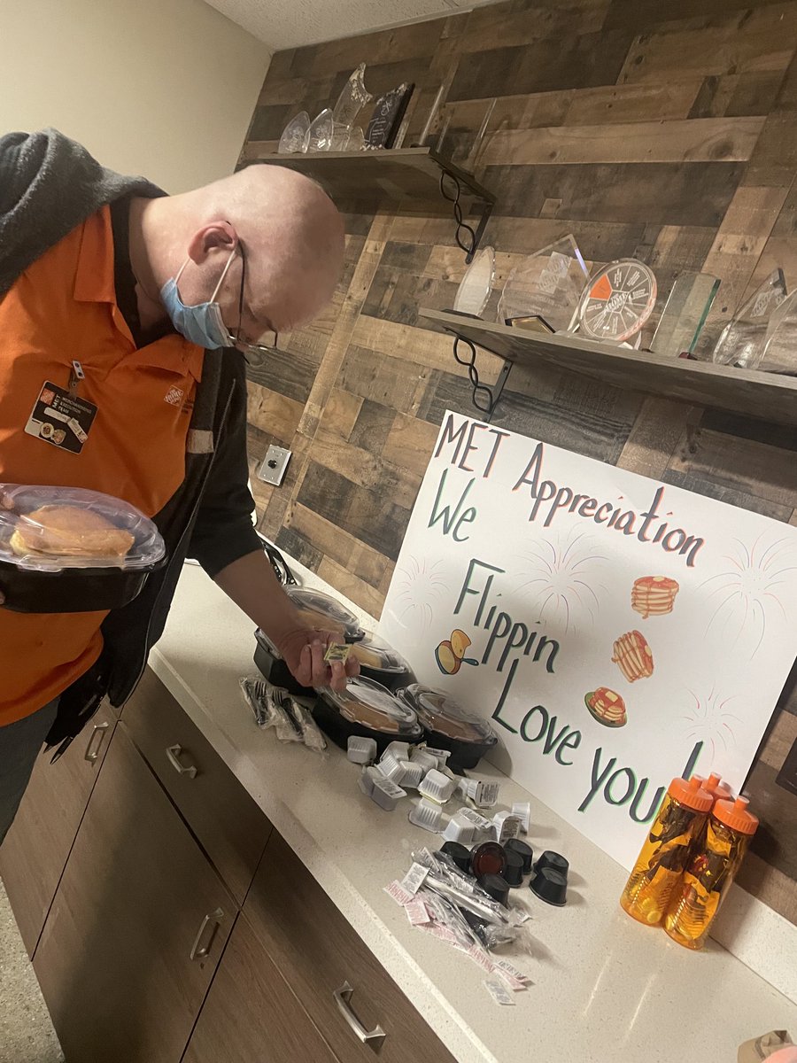 MET!! “We flippin’ love you”!! Thank you for all that you do!! 🎉 🥞 🥓 🎉