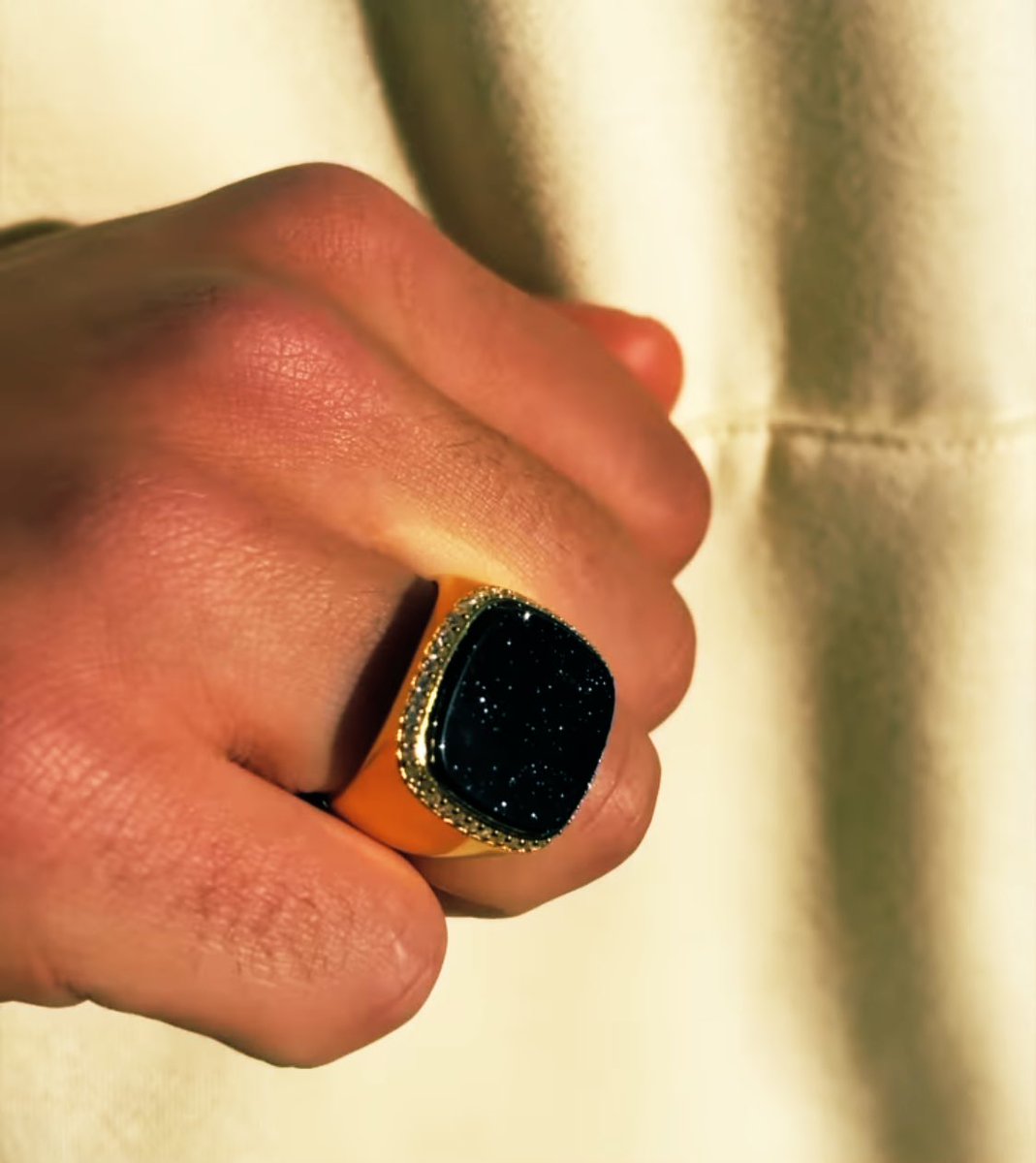 PalestinaMaster's tweet photo. Serve a ALPHA master you fucking pig, don’t waste my time or i’ll slap you in the face with my gemstones #findom #cashmaster #drain #pay https://t.co/EMmaM579AD