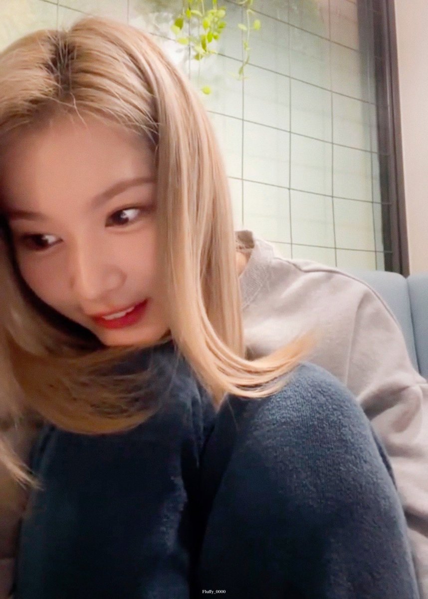 Fluffy_0000's tweet photo. 20211110 Vlive

D-2=<3(1)

#SANA #사나 https://t.co/G0xFvLMSuQ