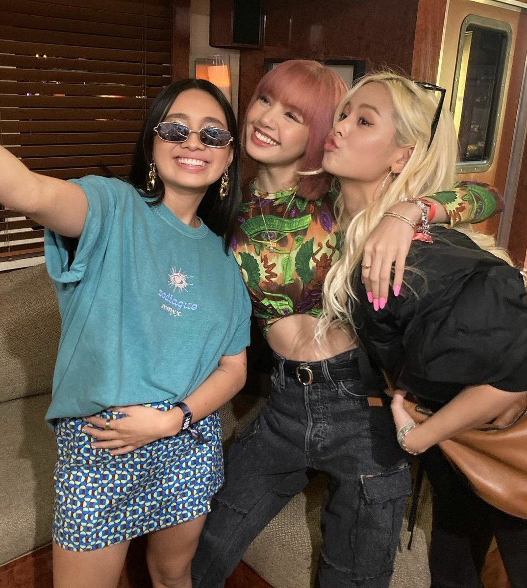 NIKI, Sorn do CLC e Lisa do BLACKPINK.