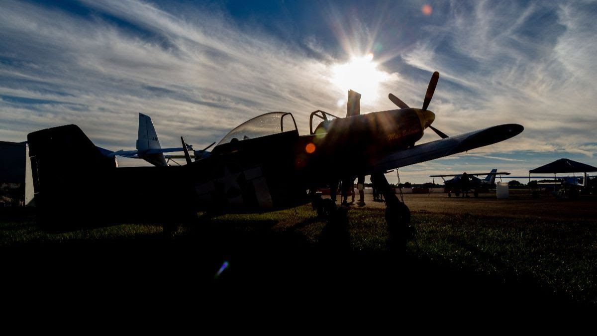ShowcaseDeLand's tweet image. One more day to go! 🎉 People, Planes, Products, the love of aviation -- and all the rest that binds us to each other... that's #DSAS21! We SO look forward to seeing you in DeLand TOMORROW! sportaviationshowcase.com #PilotLife #AvGeek #SportAviation #DeLandFl #AviationEvents