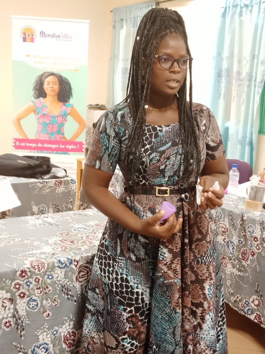 LenganiNeima's tweet photo. Du 27 au 28 oct 2021 s'est tenu un atelier de renforcement de capacité des filles et femmes issues de diverses associations grâce au projet Afri’cup organisé par #Menstruelles, #FemmeInternationale et #FondationBARKA sur la coupe menstruelle.
#AFEEJ #ADEP #GHM https://t.co/Lg8U8doQsy