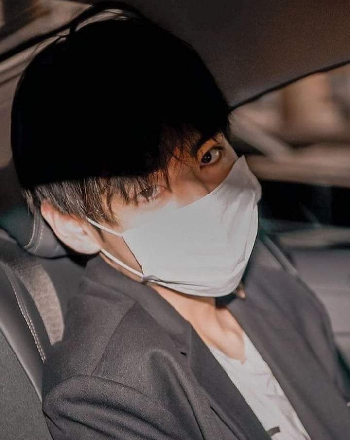 aigoobwi's tweet photo. filo #taekookau 

where they broke up 2 weeks before thier japan trip and they have no choice but to still go because it's not refundable https://t.co/kJ2m8XR16c