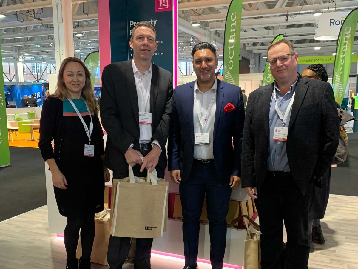 ShawbrookBroker's tweet photo. More happy brokers at the Shawbrook stand 🙌
Thanks Tony Hedger from A&T Associates, and Steve Bowles for stopping by to chat with Jasdeep. Enjoy the eco-friendly goodies 🌳🌎
#FPShow2021 https://t.co/SMm3Vpnjny