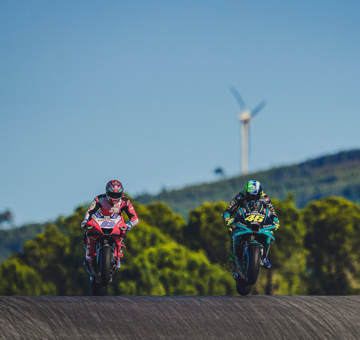 Wheelie with <a href="/ValeYellow46/">Valentino Rossi</a> ! Let's enjoy his last dance 🤘🏽 #GOAT