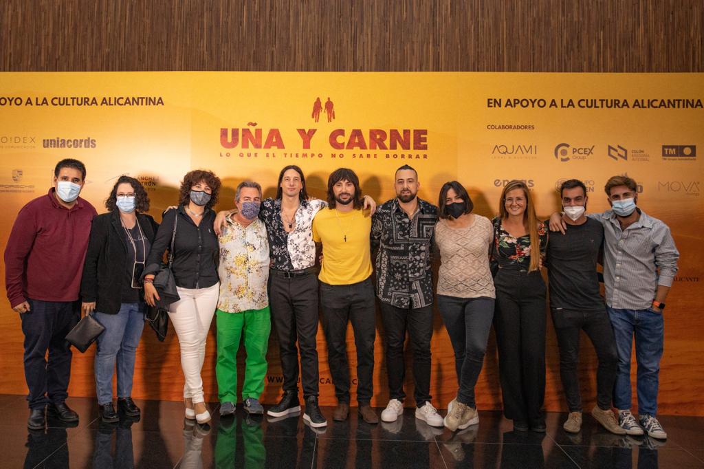 ENEAS_CONSULT's tweet photo. Hace unos días tuvimos la suerte de ser uno de los promotores del grupo "Uña y carne" en el concierto de presentación de su primer disco. Eneas Consultores sigue apostando así por la música y la cultura alicantina junto a otras empresas alicantinas como @TMGrupoInmo o Eulen https://t.co/sWeDiXmwja