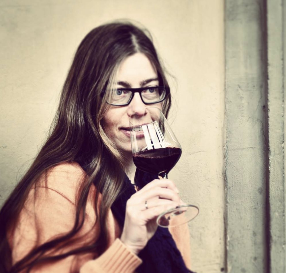InVinoFab's tweet photo. “I don’t think there is one kind of wine to like. I think everyone can like wine. Everyone doesn’t need to be super knowledgeable about wine. 🍷It’s also important to just like wine." ~ @ricasoli99 Listen &amp; learn about Katarina's @telesomm #SommStory at: https://t.co/0a2BqbP1Jh https://t.co/pnoZjyKs1H