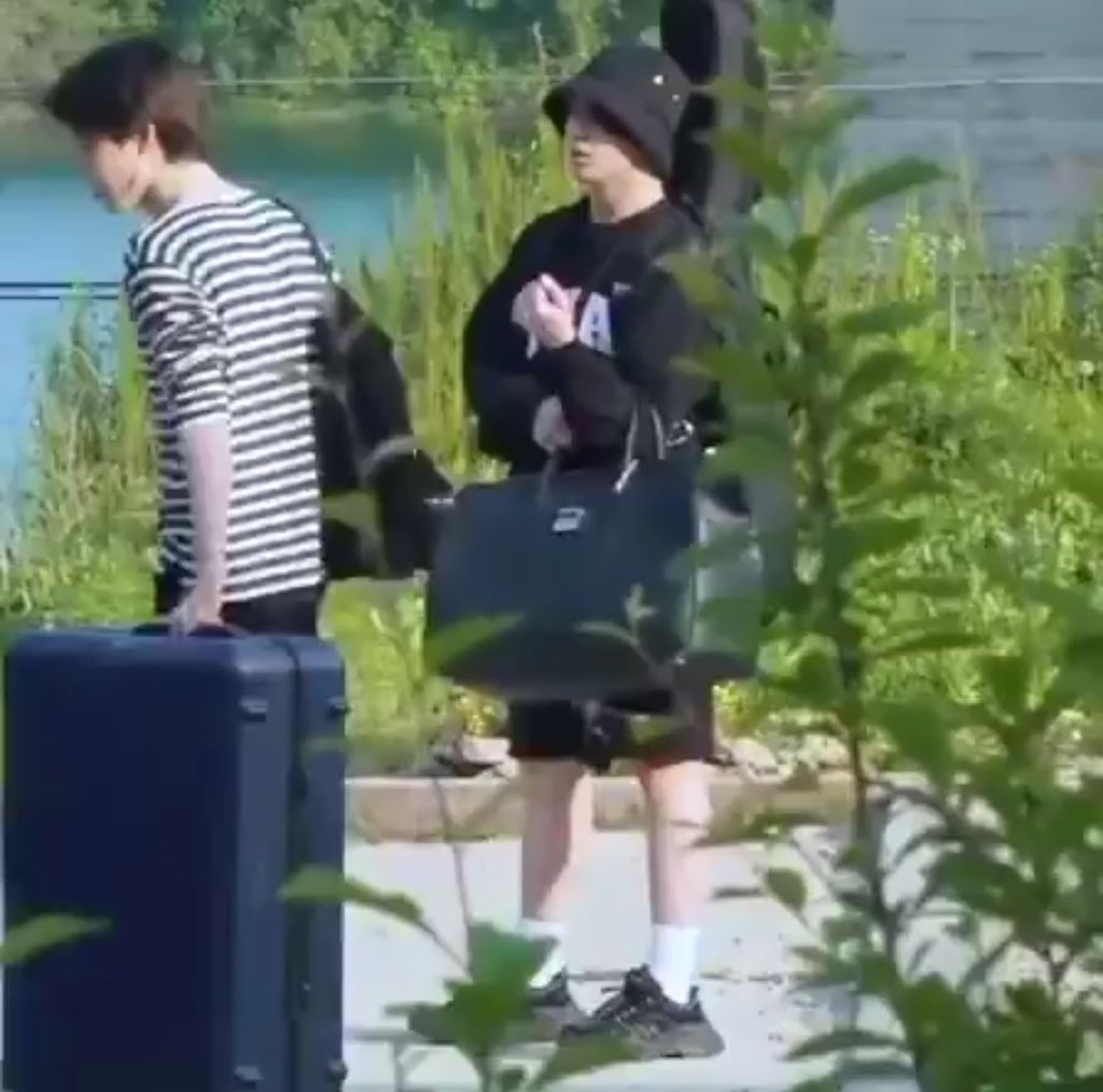 น้องจองกุกตอนจะไปทัศนศึกษากับโยงเยียนที่สวนสัตว์ น้องจะไปดูยีราฟ 🦒🌳