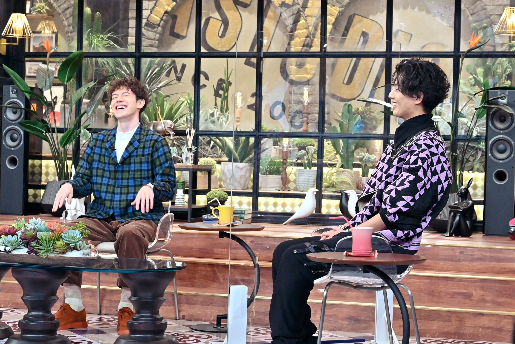 FD1aI1LaQAY2EBI?format=jpg&name=large