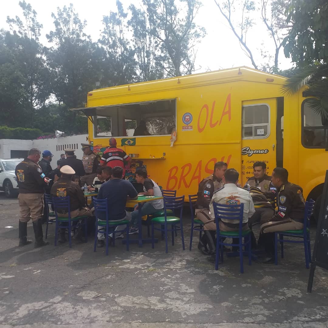 CoisaBoa_Rest's tweet photo. Coisaboa 🚚 te espera este viernes 12 de noviembre en #estudioschurubusco  para que disfrutes del #70aniversario también del equipo de acrobacia de la #policiacdmx de #transito  ENTRADA LIBRE 🥳 #atodamaquina  #foodtrucks #taquitos https://t.co/QPKx314cUg