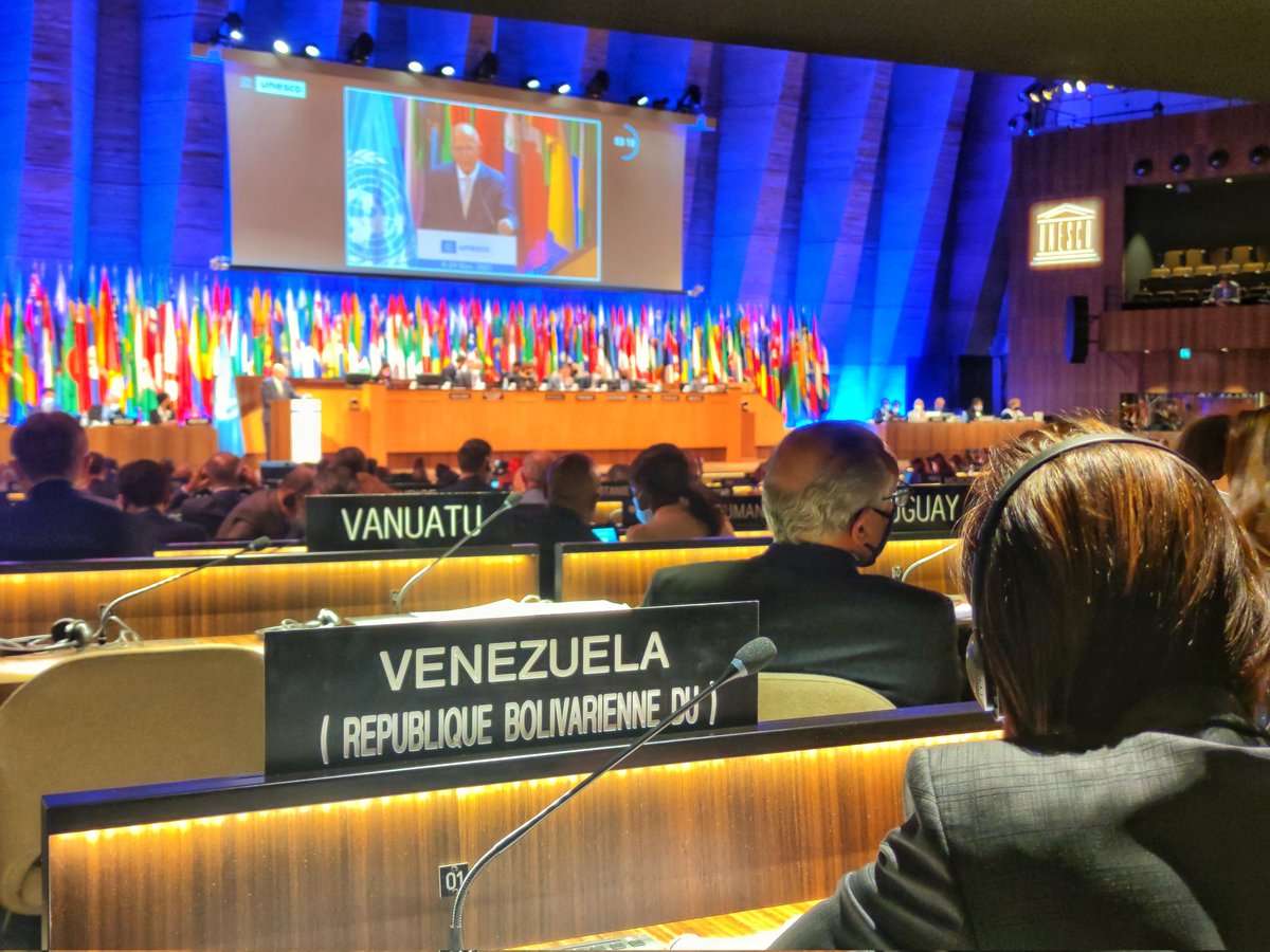Gabrielasjr's tweet photo. Venezuela también presente en la Unesco, en su 75 aniversario. 

Ciencia y educación, de la mano, para construir un mundo de paz. 

Porque creemos en la multilateralidad y en acuerdo entre las partes sin imposiciones. 

Presentes. 

#VenezuelaEnUnesco https://t.co/lDcsPDHmWd