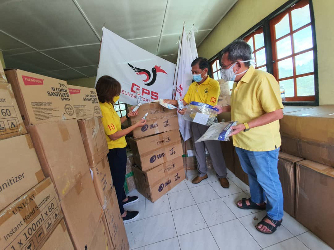 simkuihian's tweet photo. Getting ready for Sarawak election.
Going thru the various election items for N14 Batu Kawa.
Once again, thank you very much to all the volunteers from party and supporters. #BajuKuning
Sa'ati
#SarawakFirst
Skh🐝 https://t.co/Wcn4U9eJnk