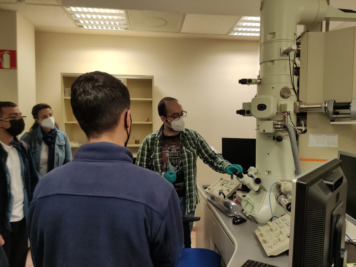 IMEYMAT1's tweet photo. 🙌 Nuestr@s compañer@s acercando distintas áreas de la ciencia a los alumnos en esta edición del Café con Ciencias @FDescubre https://t.co/CGUKiccEiM